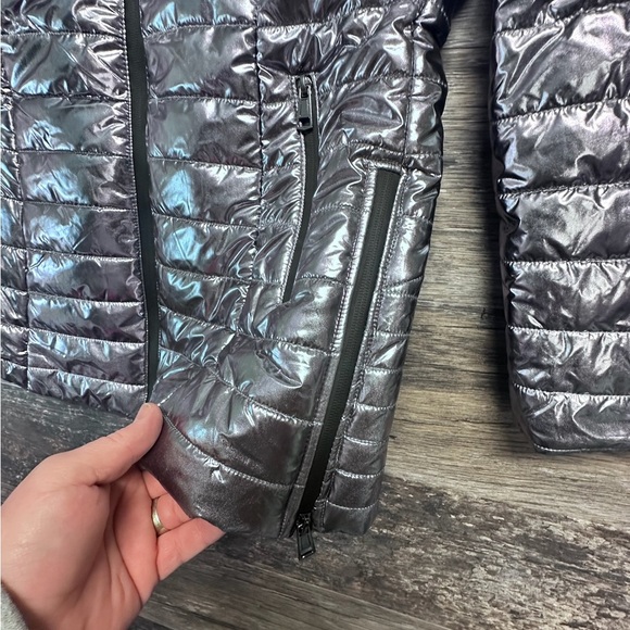 White Mark Metallic Puffer Jacket with Quilted Design Womens Size Medium - Picture 11 of 12